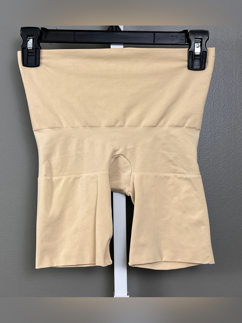 ASSETS by Spanx Remarkable Results Mid-Thigh Shaping Short Medium 10125R